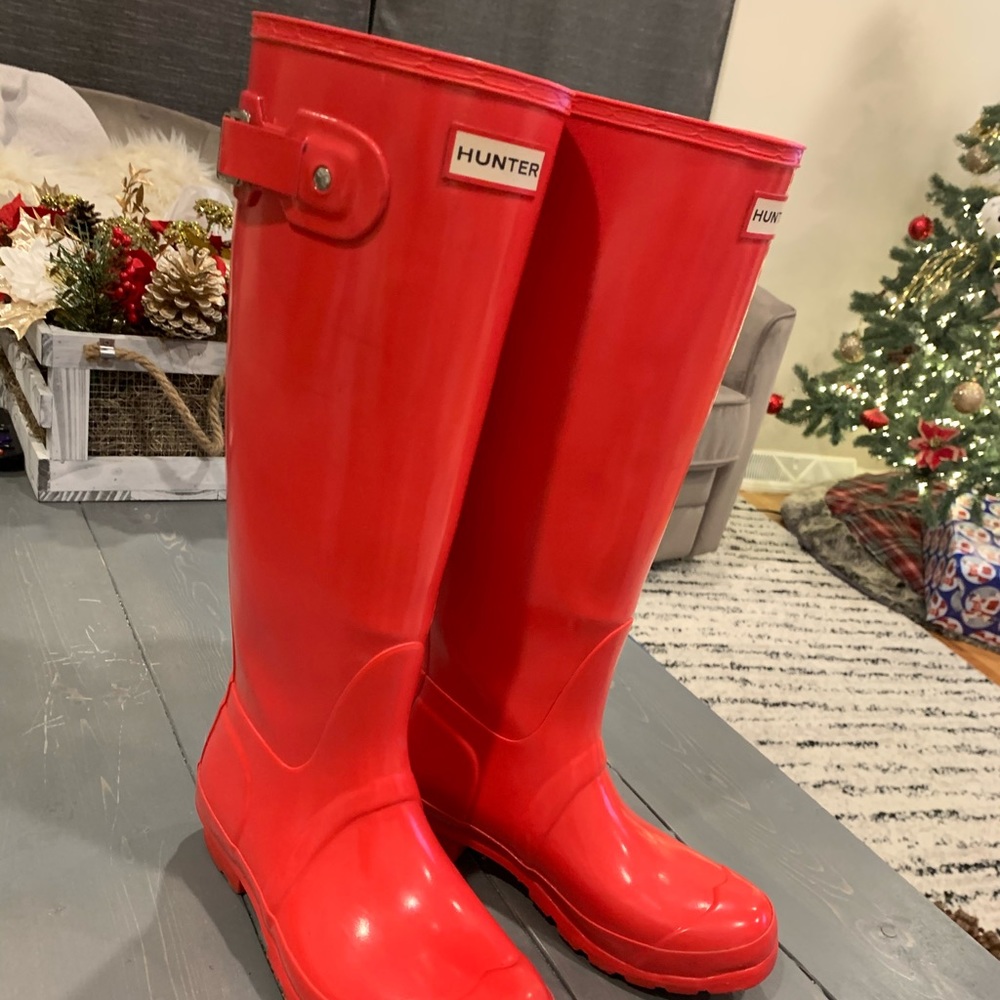 Hunter Tall Rainboots size 6 Bright Coral Color